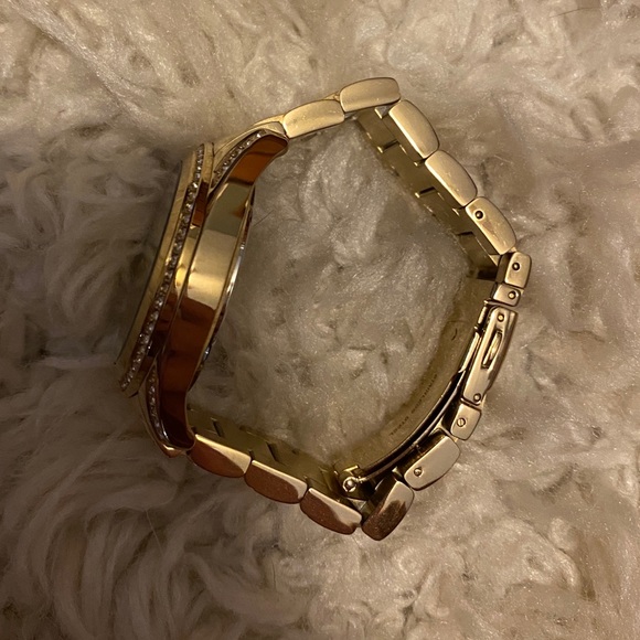 Micheal Kors Gold Watch - Picture 4 of 6